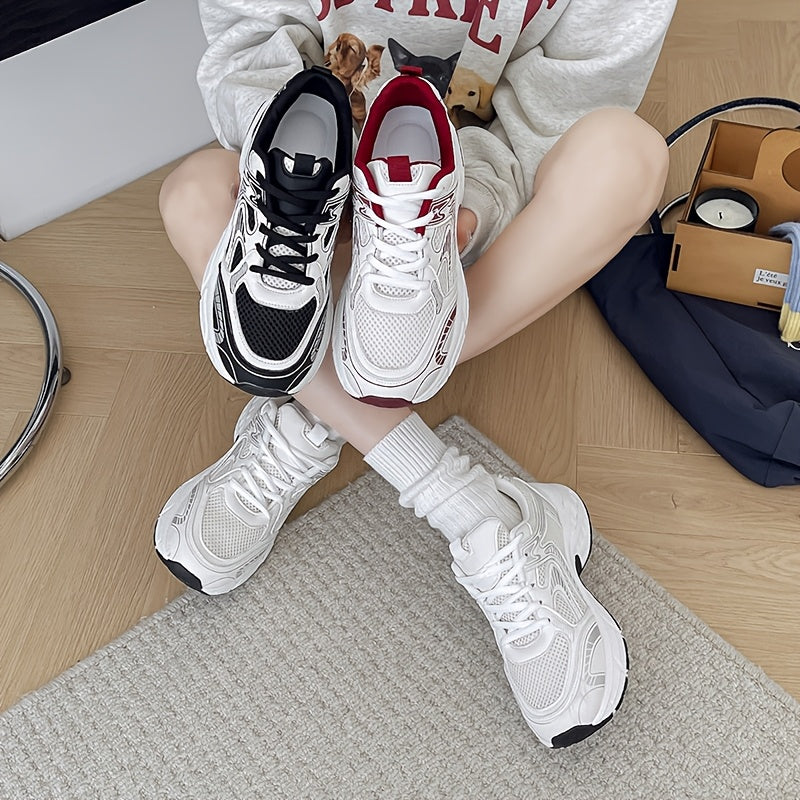 Danielle סניקרס