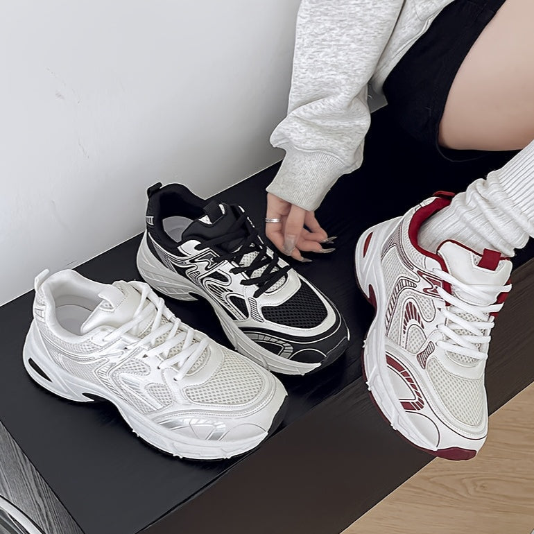 Danielle סניקרס