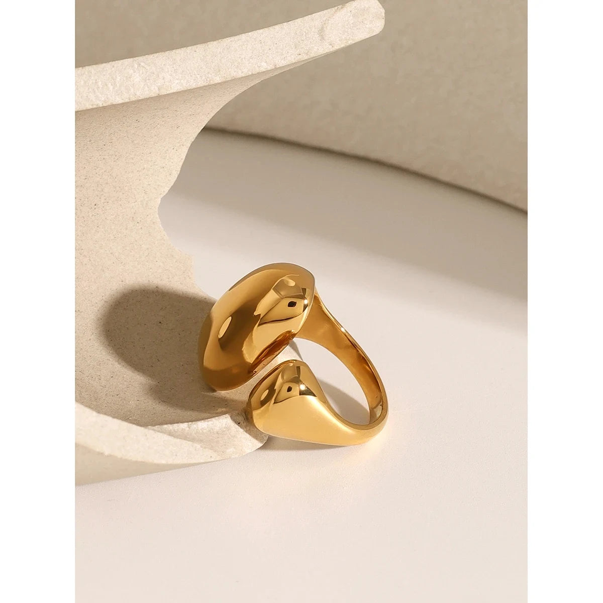 Fleur טבעת זהב פתוחה בעיצוב מודרני
