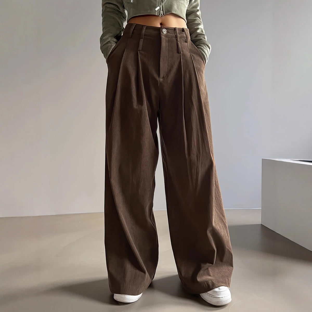 Herbie מכנסי קורדרוי רחבים עם קפלים ומותן גבוהה