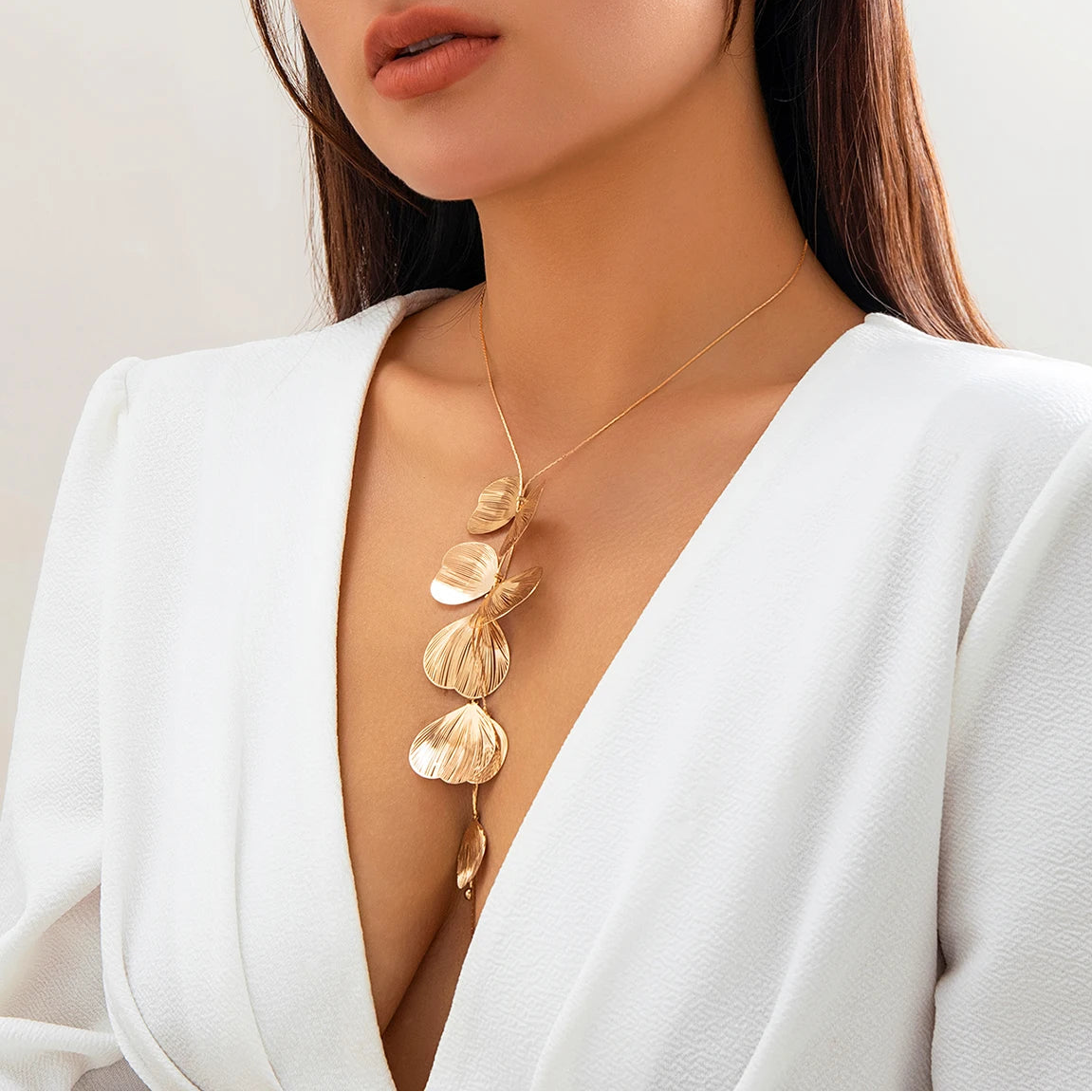 Liora שרשרת עלי זהב עם טסל