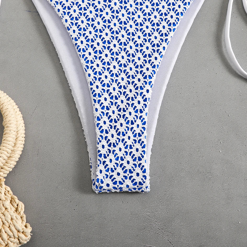 Catrin ביקיני ברזילאי עם שרשראות