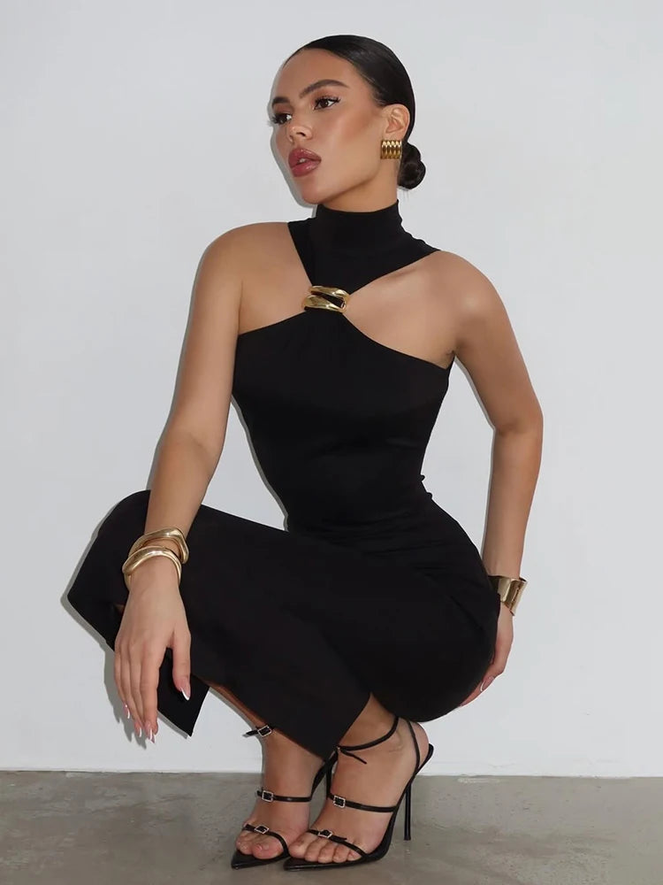 Annika שמלת ערב שחורה עם קישוט מתכת