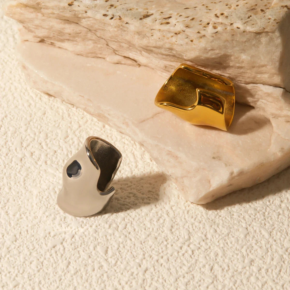 Kent עגיל קליפ מבריק בעיצוב מודרני