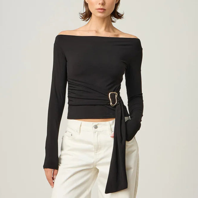 Gill חולצת אוף שולדר עם קשירה