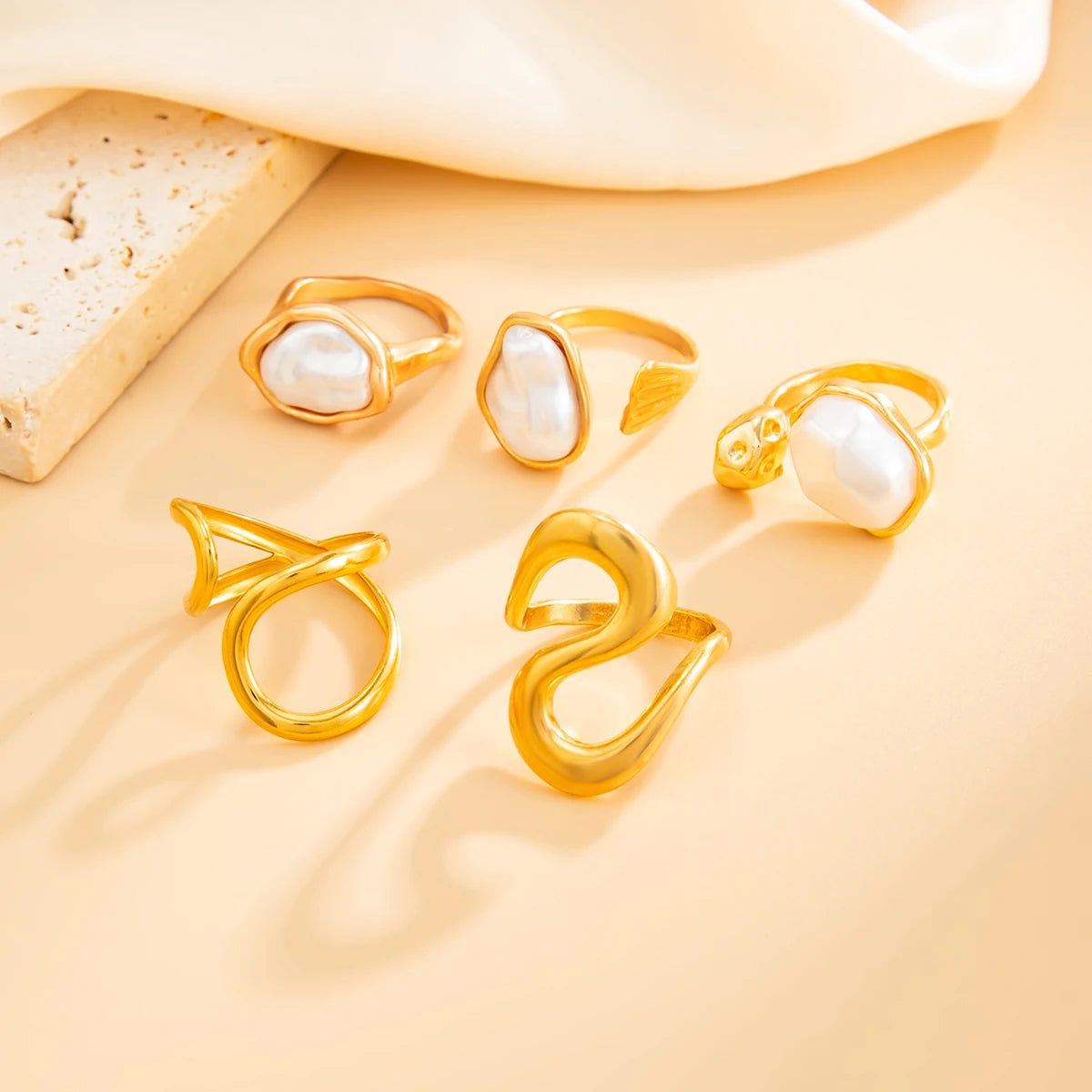 Eloria סט טבעות פנינים אסימטריות