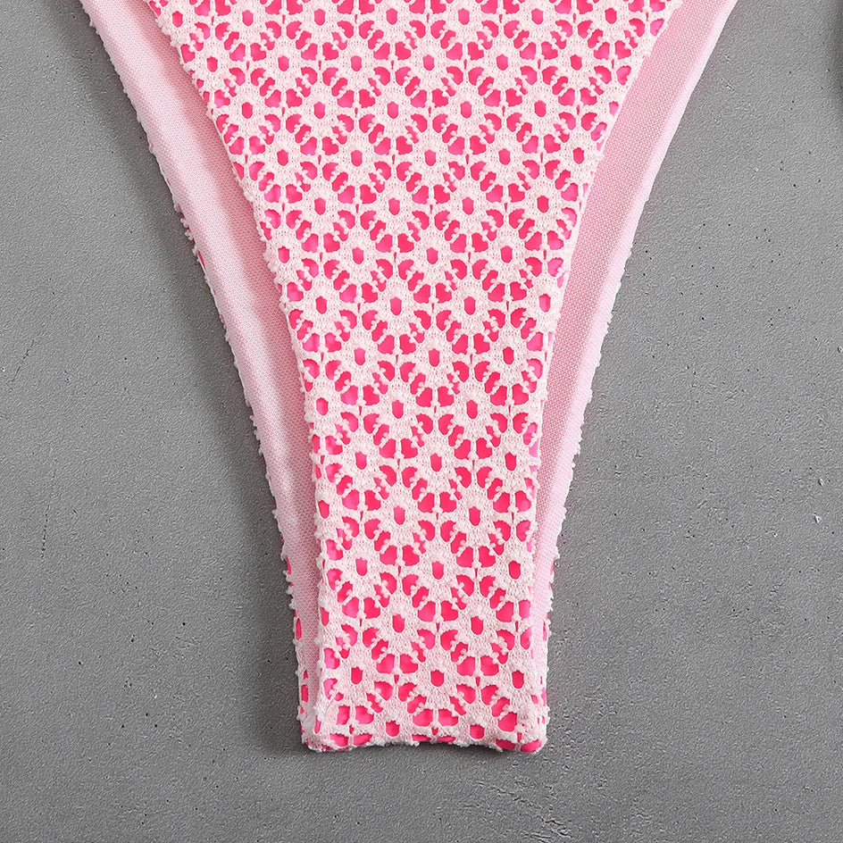 Catrin ביקיני ברזילאי עם שרשראות