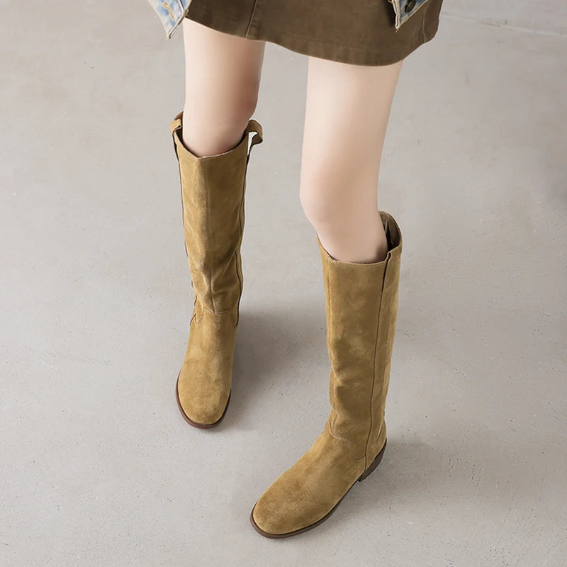 Vinnie מגפי ברך זמש עם עקב בינוני