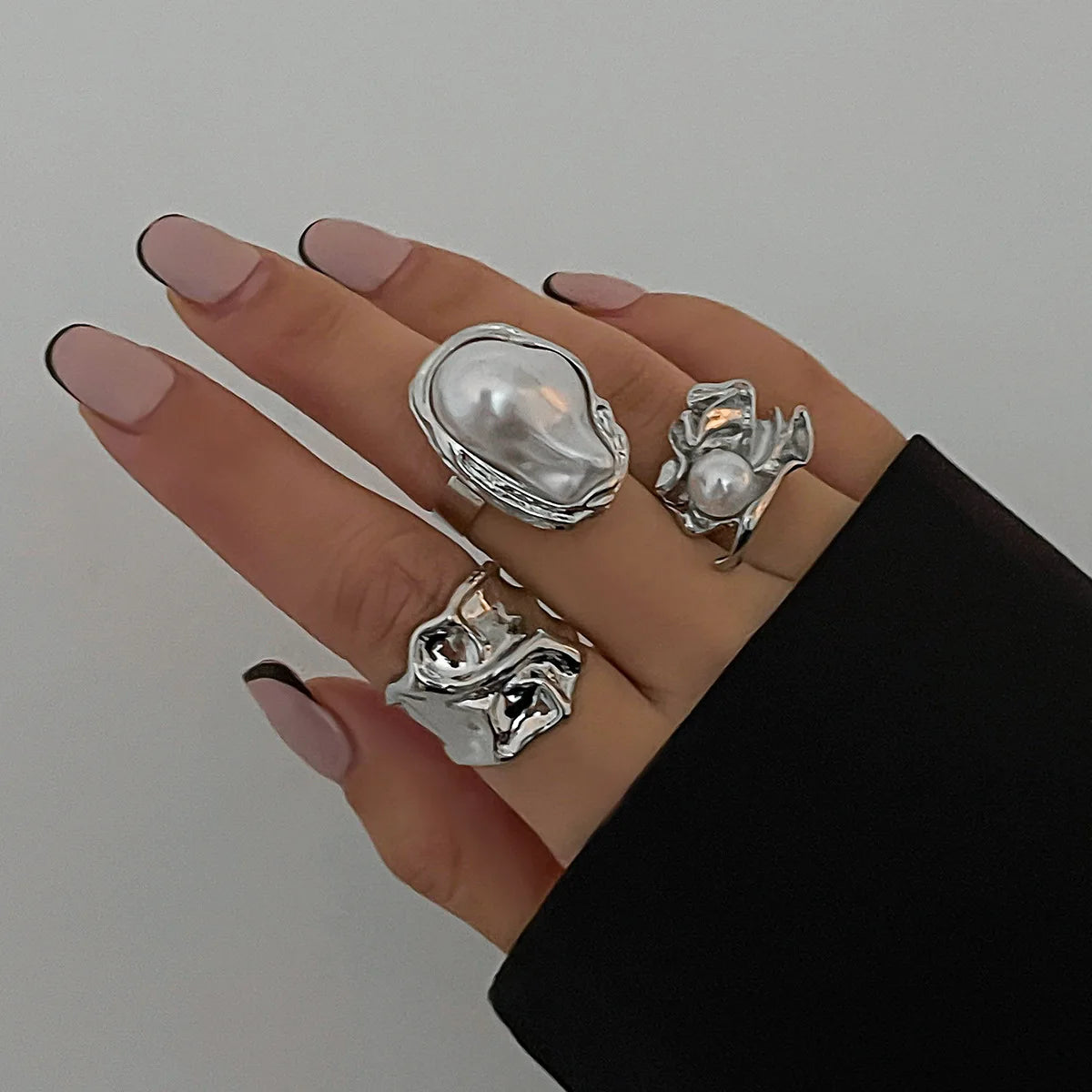 Klein סט 3 טבעות עם פנינים בעיצוב ייחודי