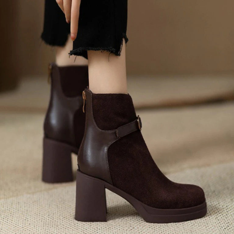 Jodie מגפי זמש עם אבזם ועקב עבה