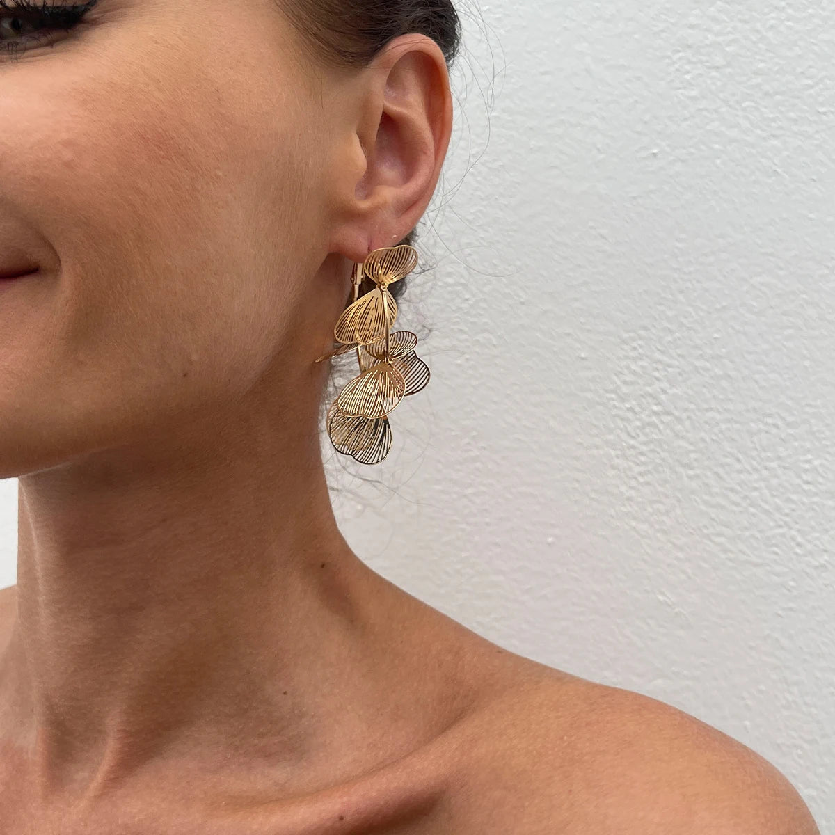 Morton עגילי עלי כותרת תלויים בוהו