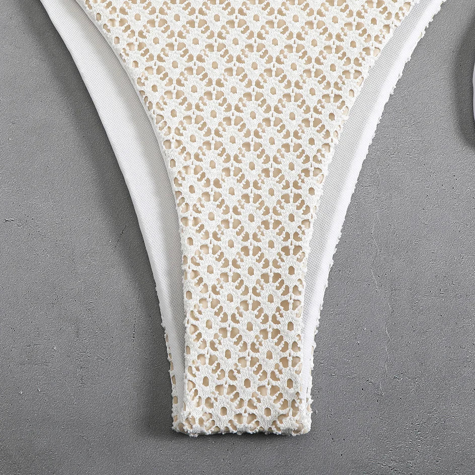 Catrin ביקיני ברזילאי עם שרשראות