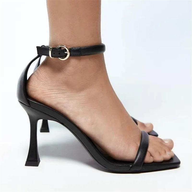 Kirsty נעלי עקב רצועות דקיקות