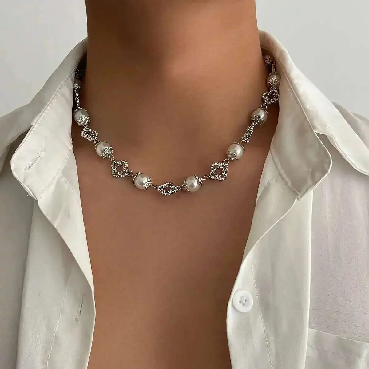 Celestia שרשרת צ׳וקר פנינים פרחוניות