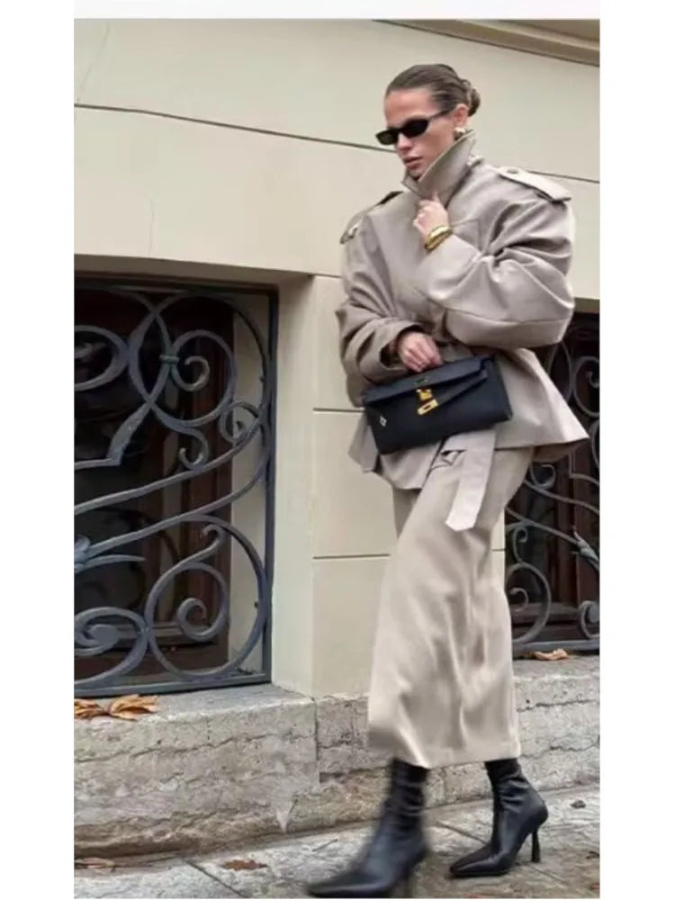 Celine מעיל טרנץ קצר עם חגורה