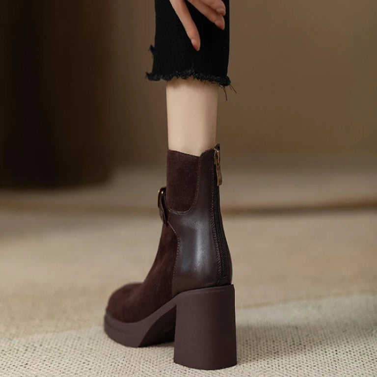 Jodie מגפי זמש עם אבזם ועקב עבה