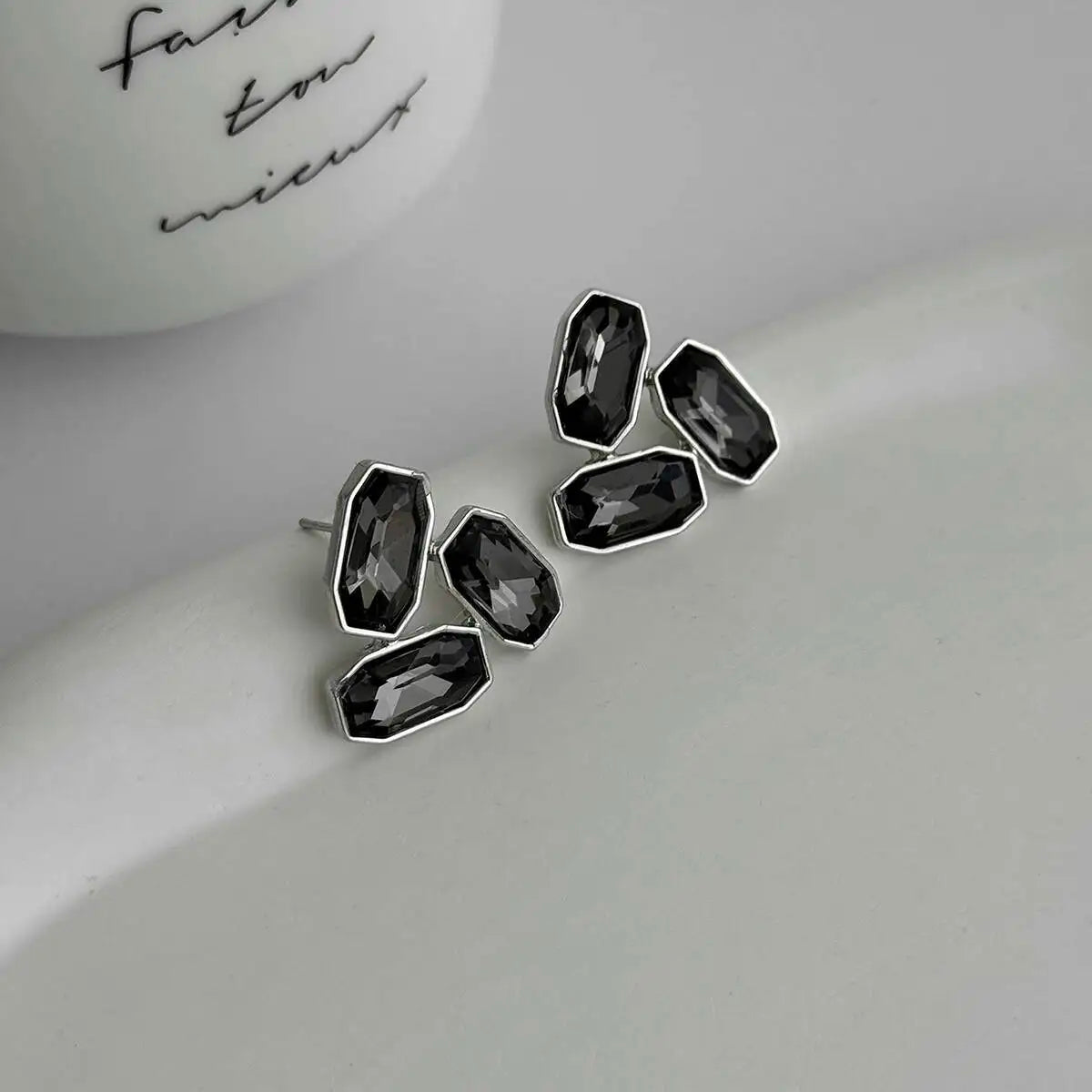 Averra עגילי קריסטל משולשים