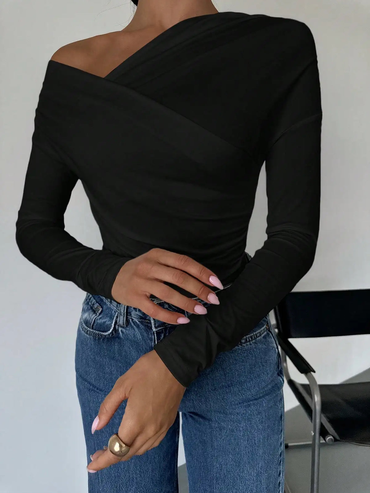 Steele טופ אוף שולדר מעטפת שרוול ארוך