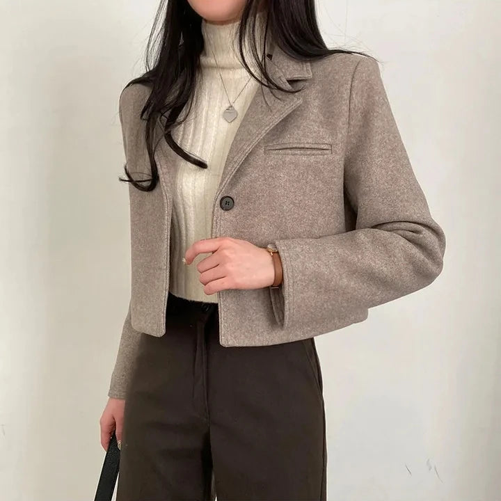 Levine מעיל צמר קצר עם צווארון מחויט