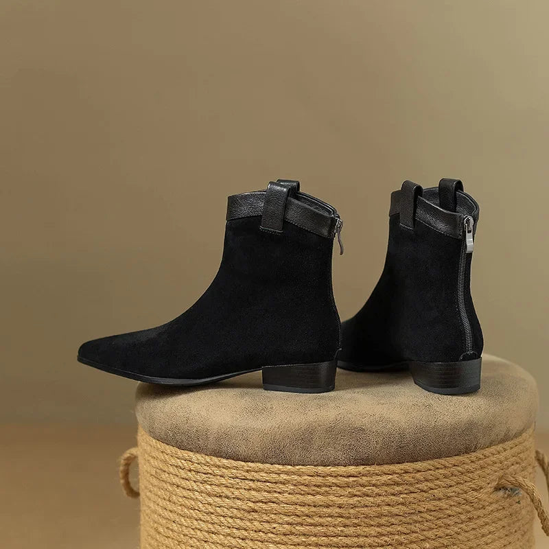 Cara מגפונים בעיצוב אלגנטי וקלסי