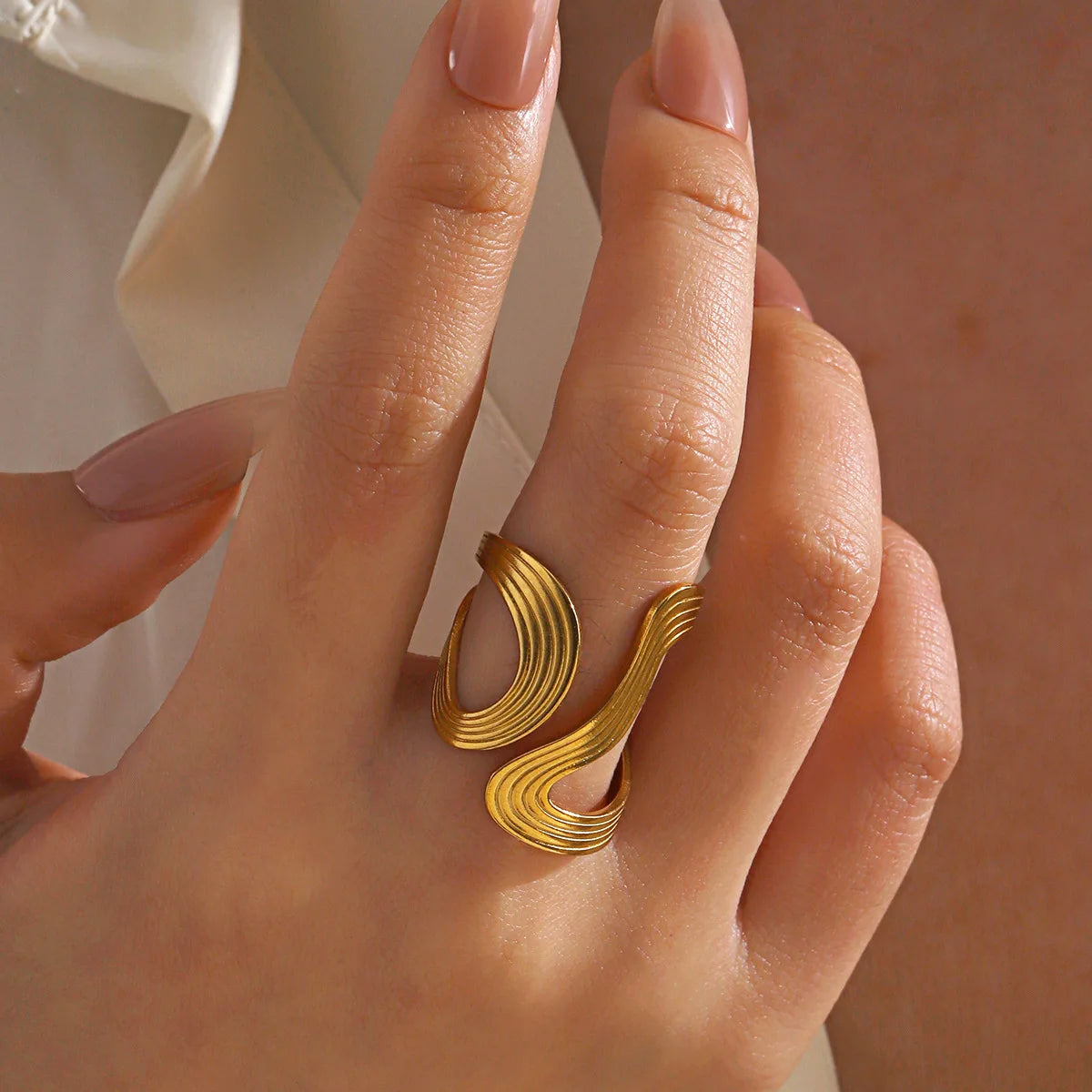 Troy טבעת גל אלגנטית