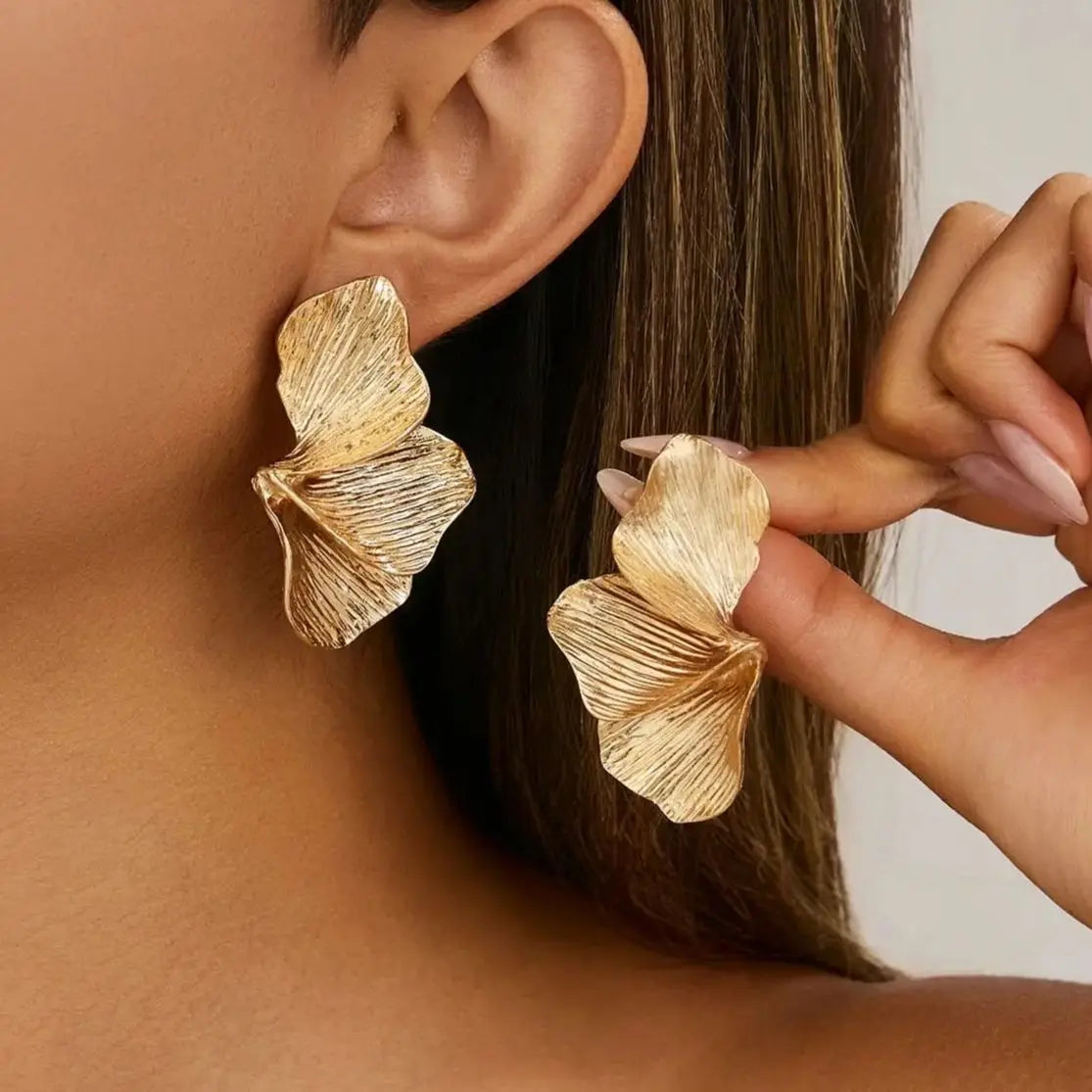 Tiana עגילי חצי פרח