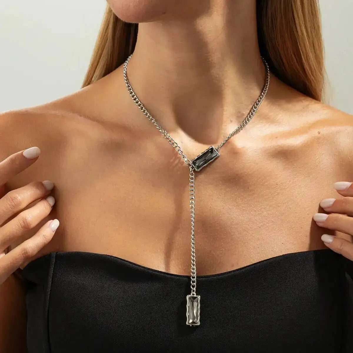 Virella שרשרת צ'וקר עם קריסטל שחור