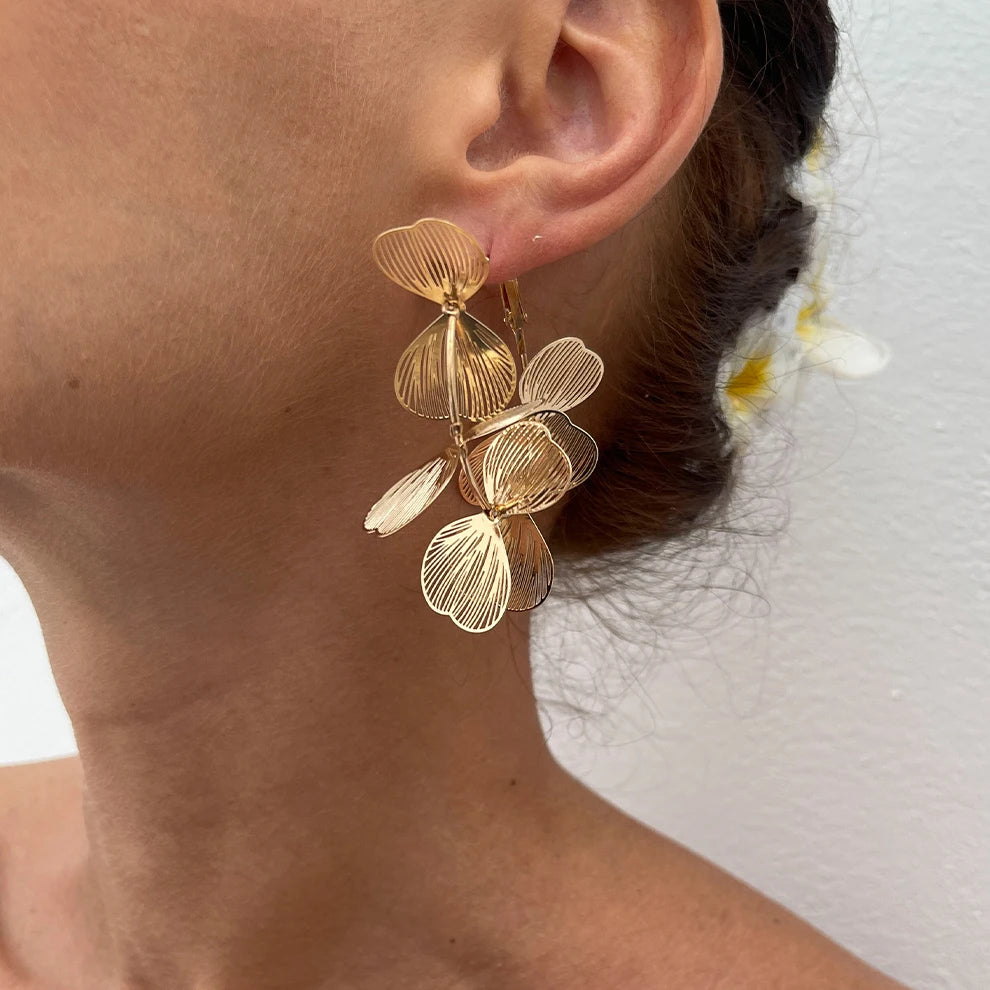 Morton עגילי עלי כותרת תלויים בוהו