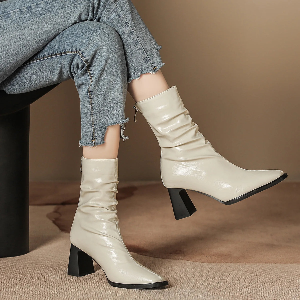 Gomez מגפי עקב אלגנטיים עם קפלים