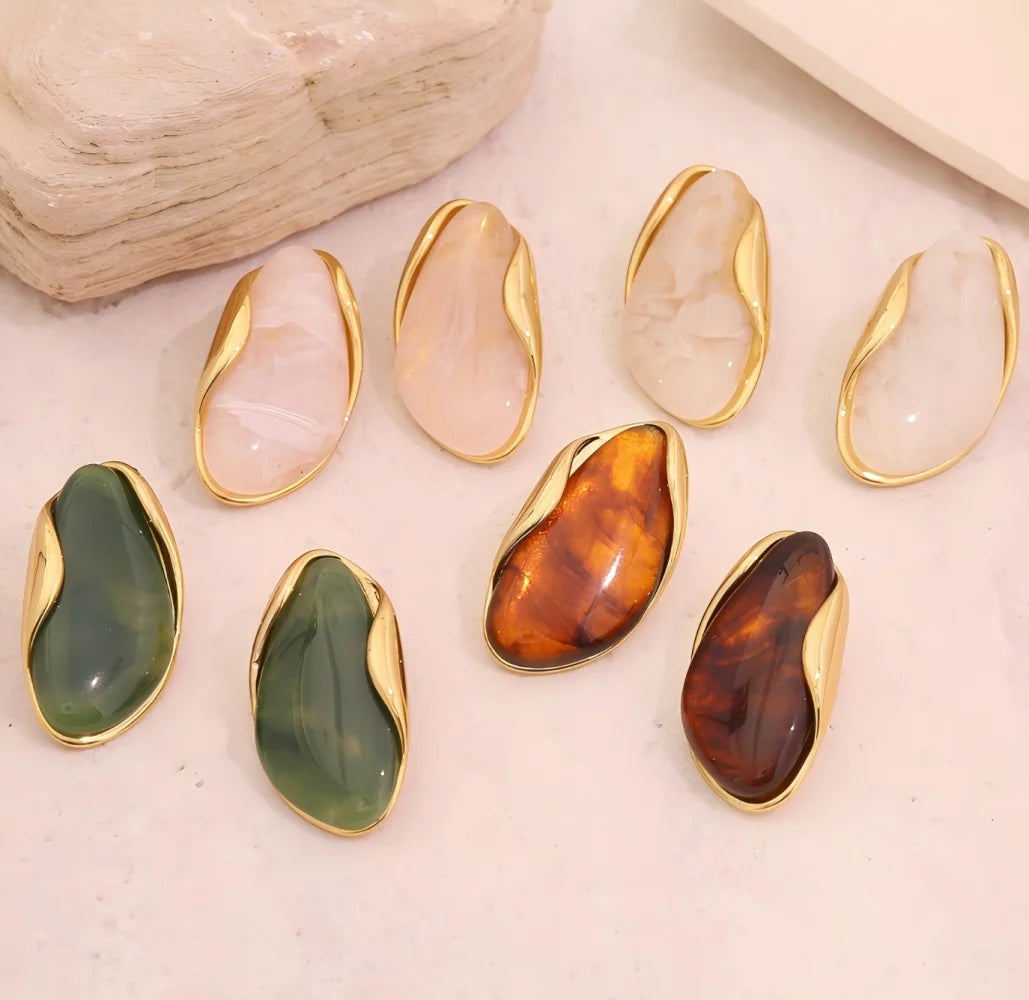 Clyde טבעת גיאומטרית מוזהבת עם שרף