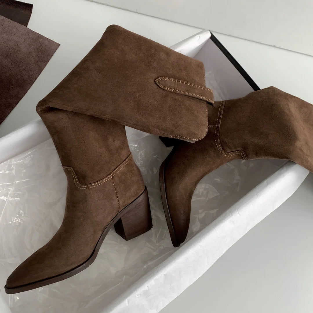 Slater מגפי ברך זמש אלגנטיים עם עקב