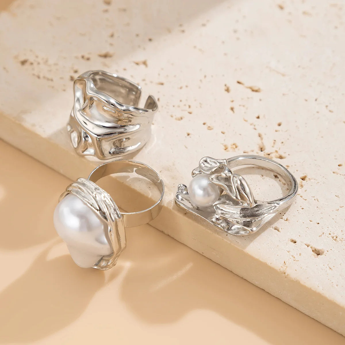 Klein סט 3 טבעות עם פנינים בעיצוב ייחודי