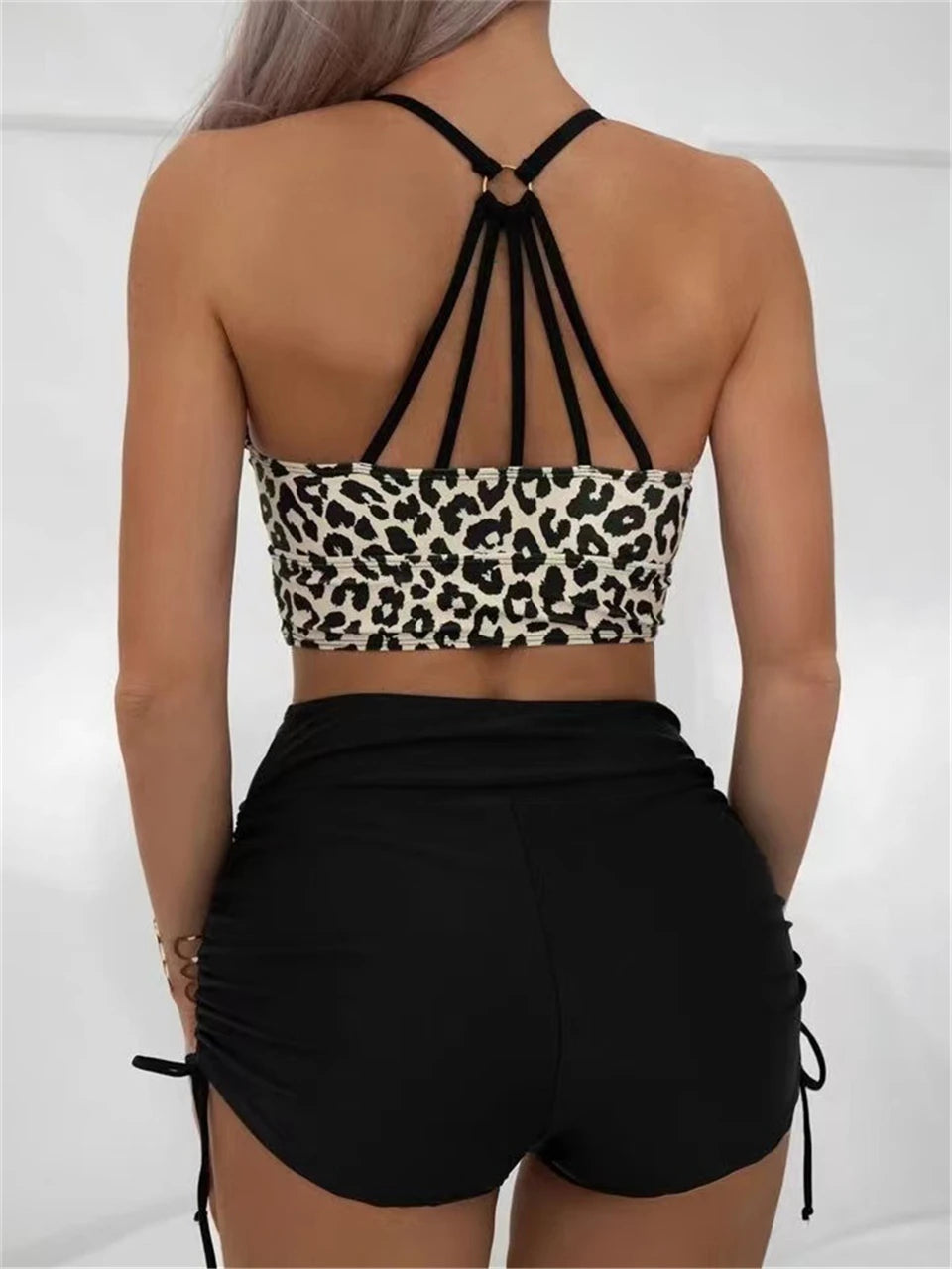 Nolan ביקיני מנומר עם שורט גבוה