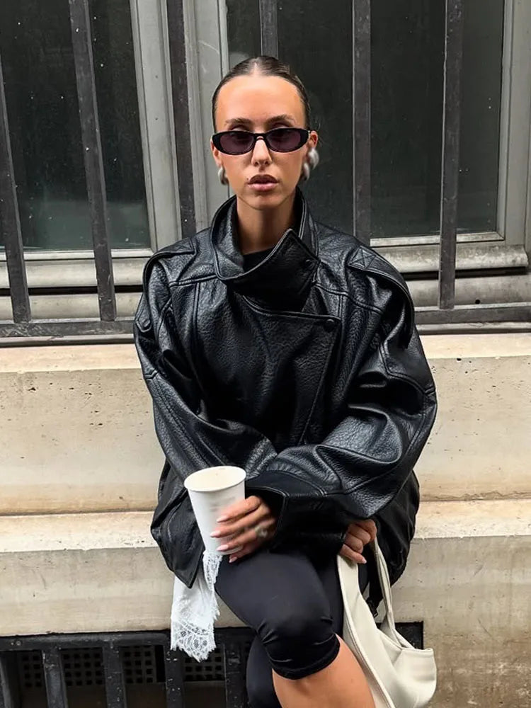 Adele ג׳קט דמוי עור אוברסייז עם צווארון גבוה