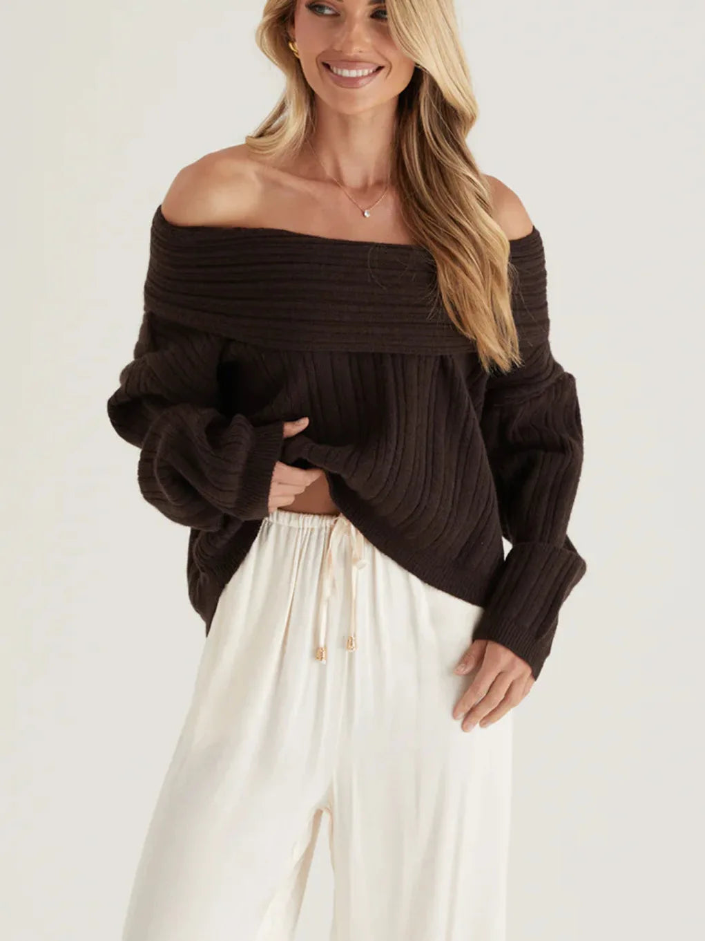 Crane סוודר סרוג אוף שולדר עם שרוול ארוך