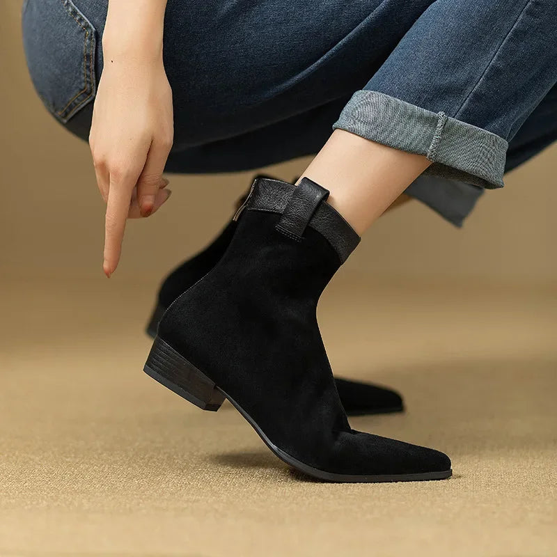 Cara מגפונים בעיצוב אלגנטי וקלסי