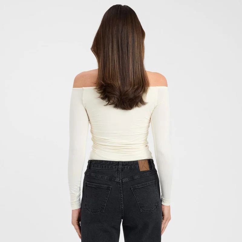 Stella חולצת אוף שולדר עם מפתח עמוק