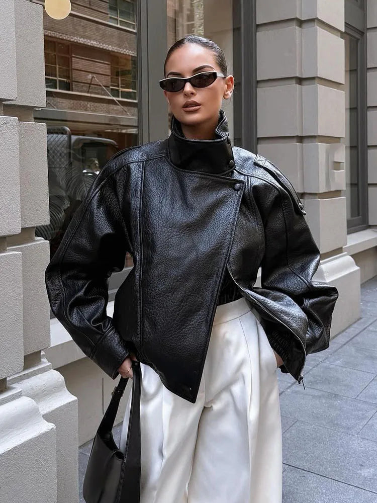 Adele ג׳קט דמוי עור אוברסייז עם צווארון גבוה