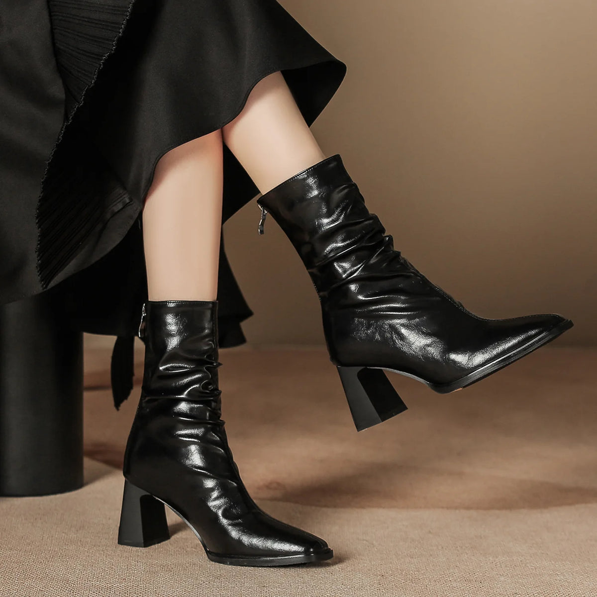 Gomez מגפי עקב אלגנטיים עם קפלים