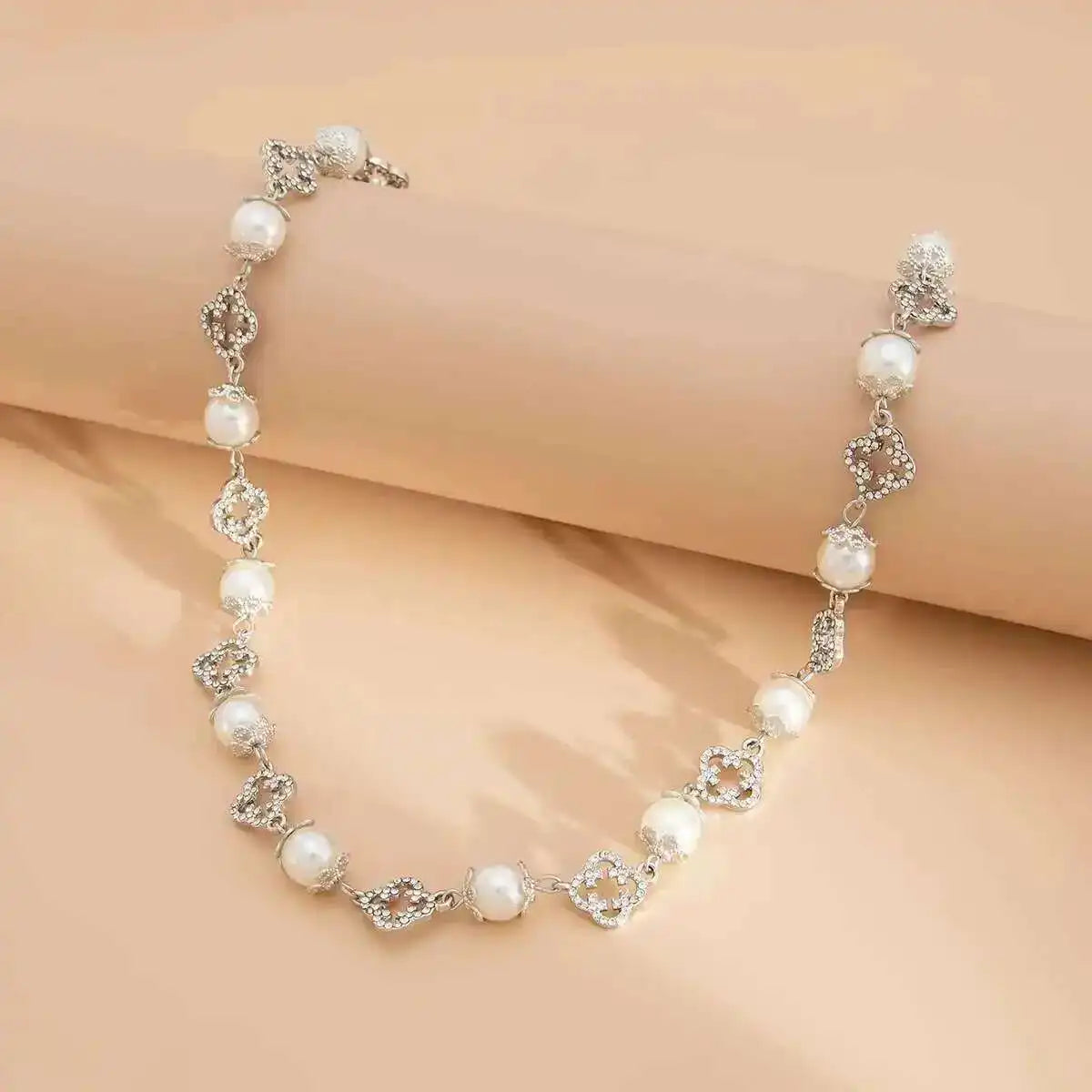 Celestia שרשרת צ׳וקר פנינים פרחוניות