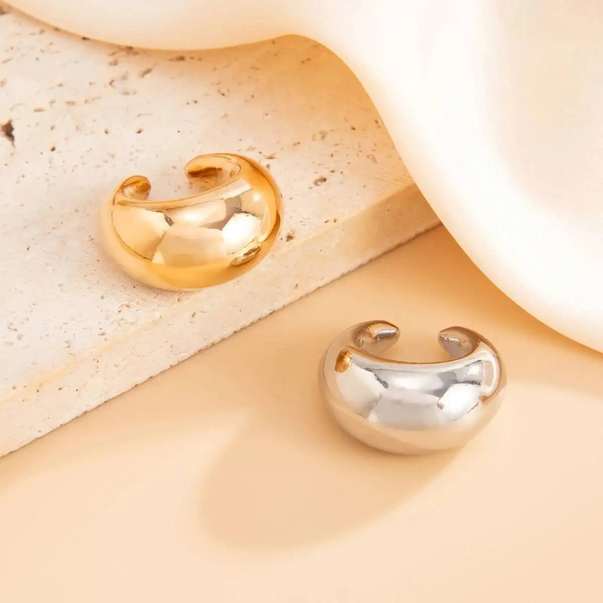 Julia עגיל קליפ בצורת טיפה