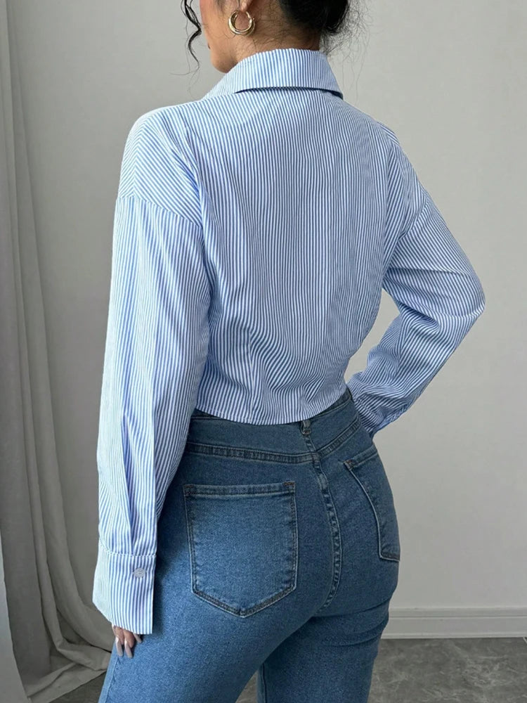 Trevino חולצת פסים קרופ מחויטת