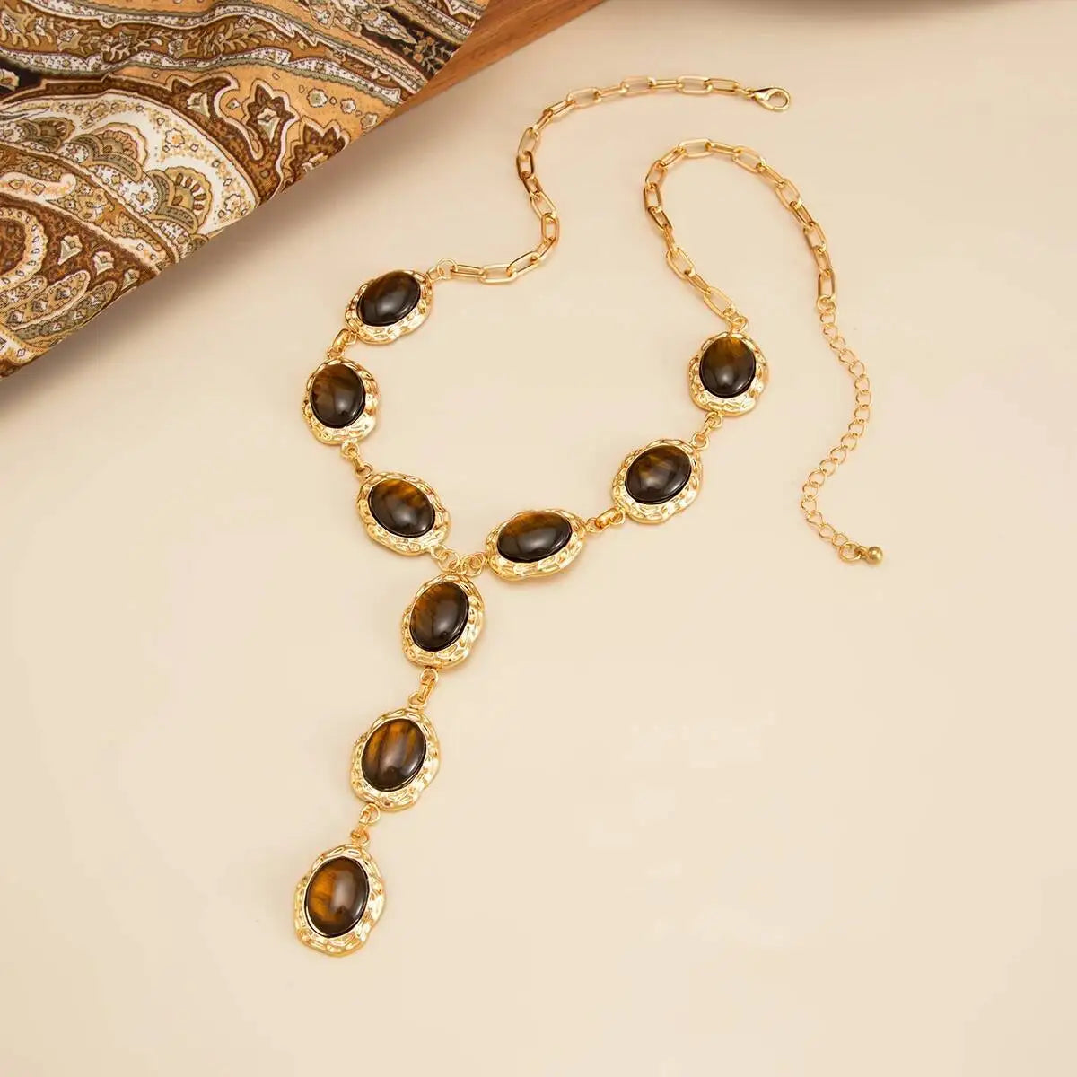 Aveline שרשרת אבן טייגר איי בצורת Y