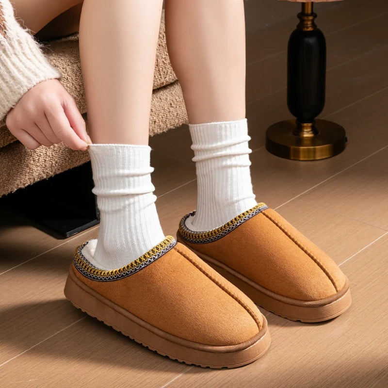 Bryan כפכפי פרווה חורפי רקומות