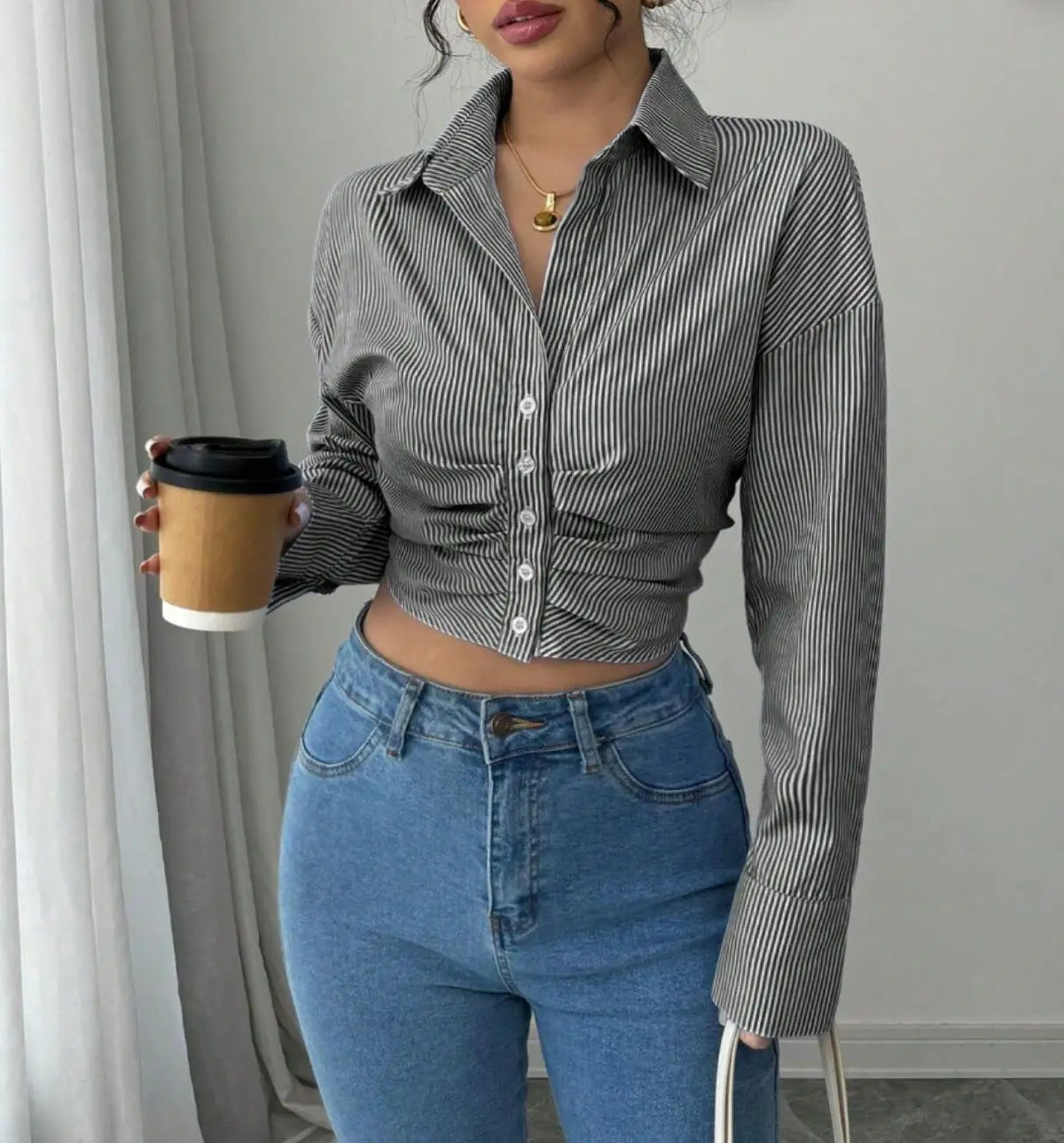 Trevino חולצת פסים קרופ מחויטת