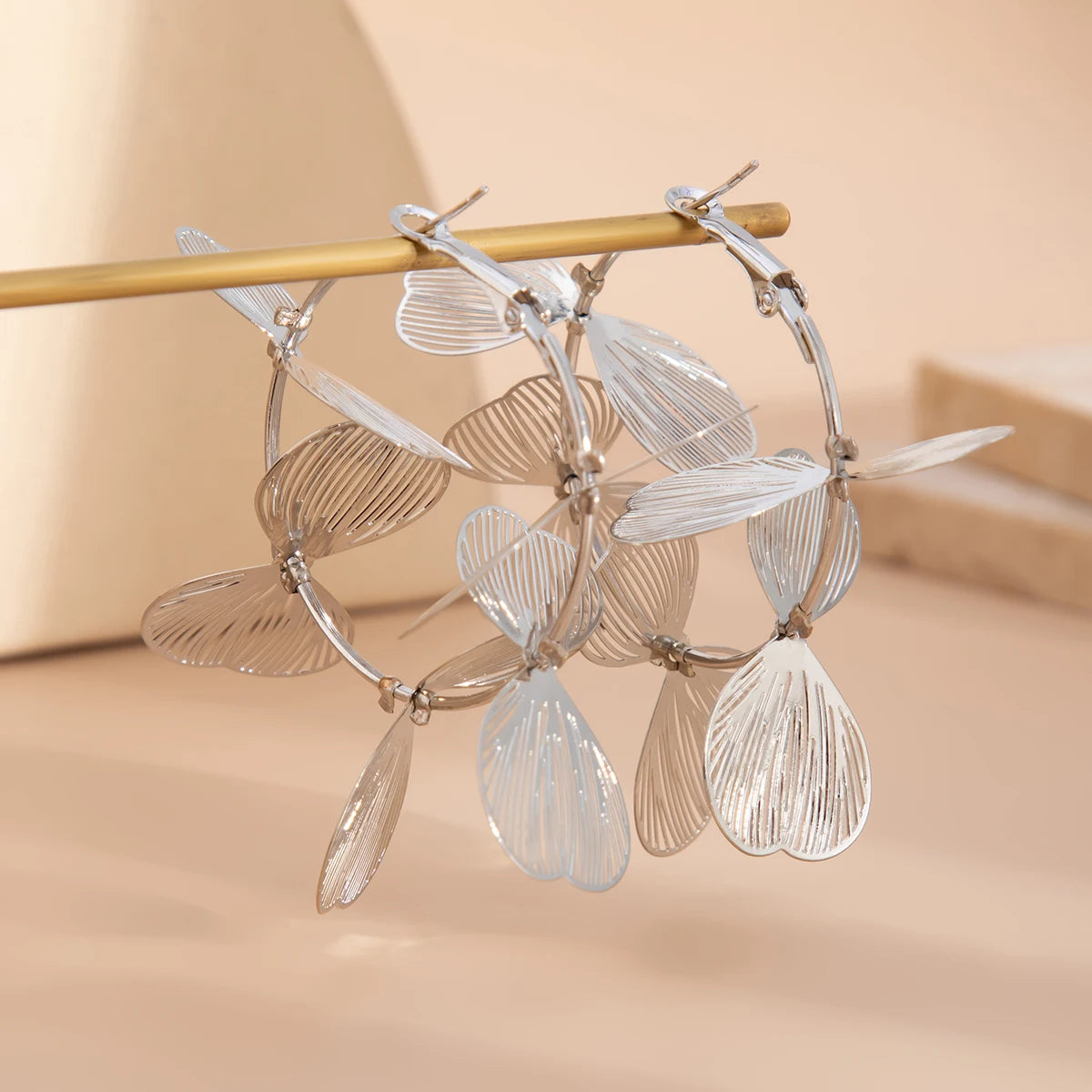 Morton עגילי עלי כותרת תלויים בוהו