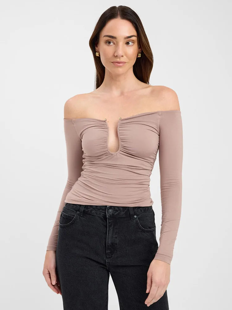 Stella חולצת אוף שולדר עם מפתח עמוק