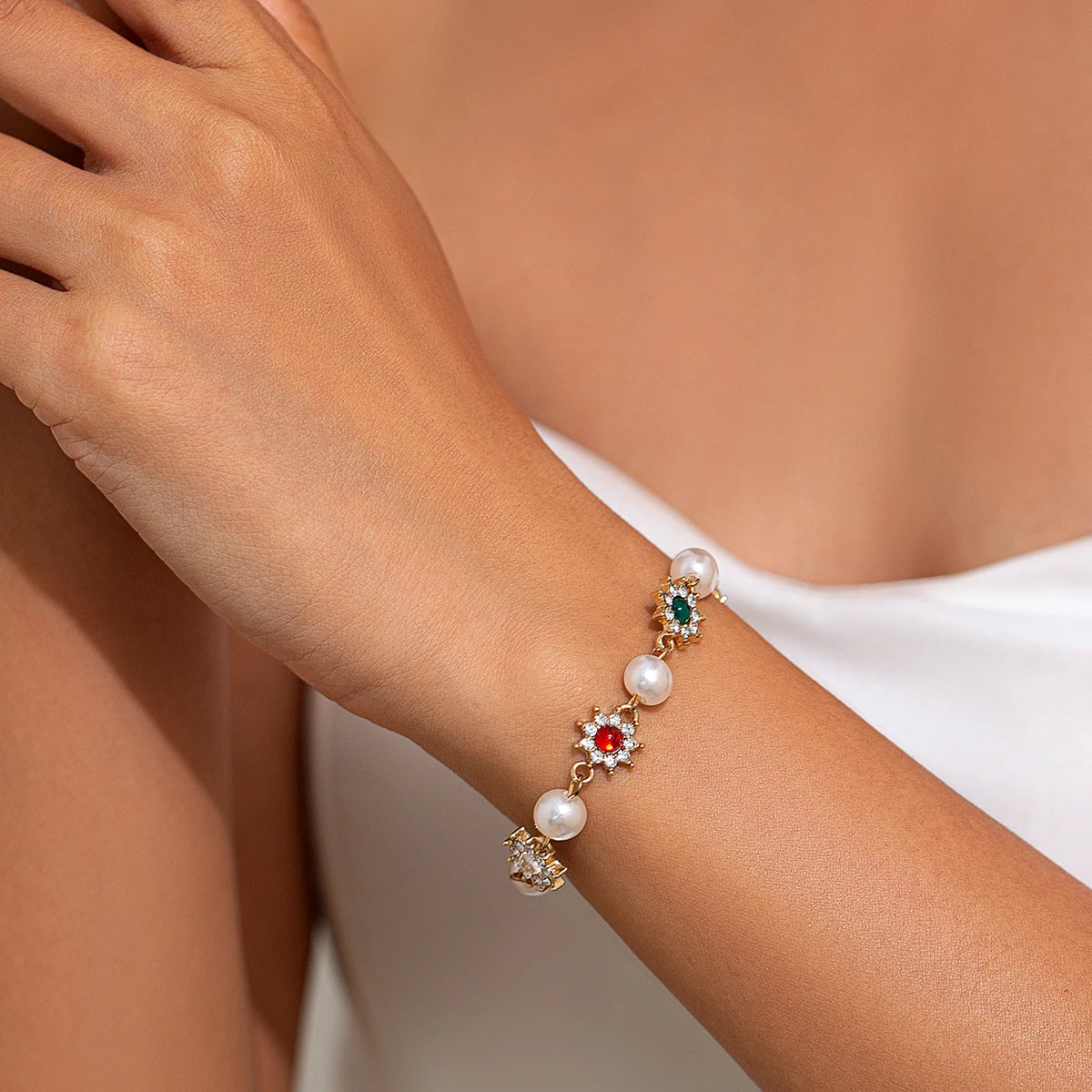 Inaya סט תכשיטי פנינים ואבני קריסטל