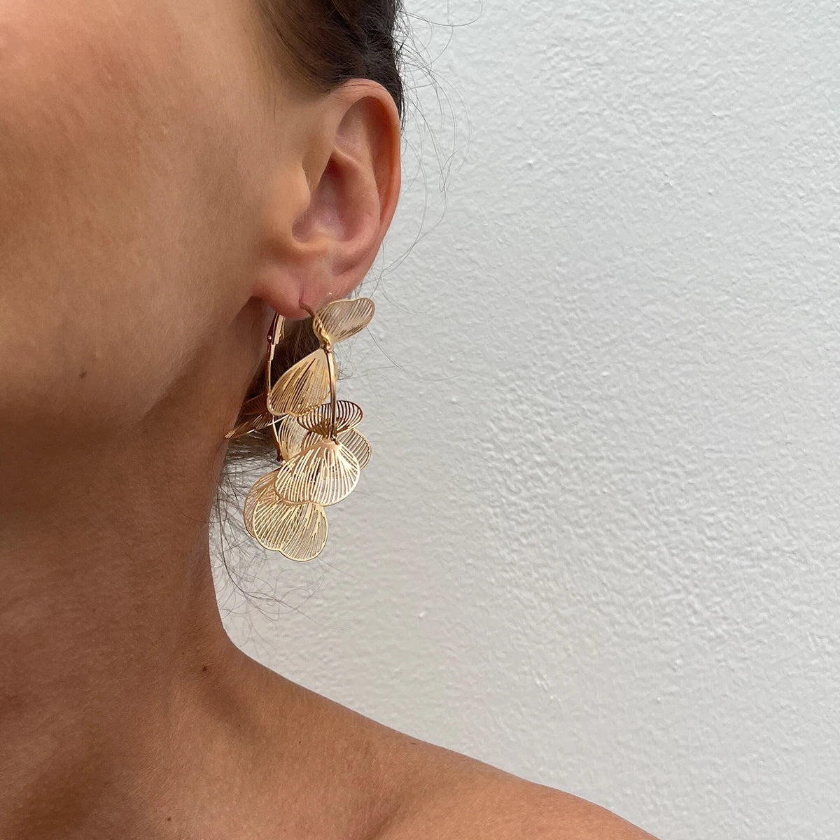 Morton עגילי עלי כותרת תלויים בוהו