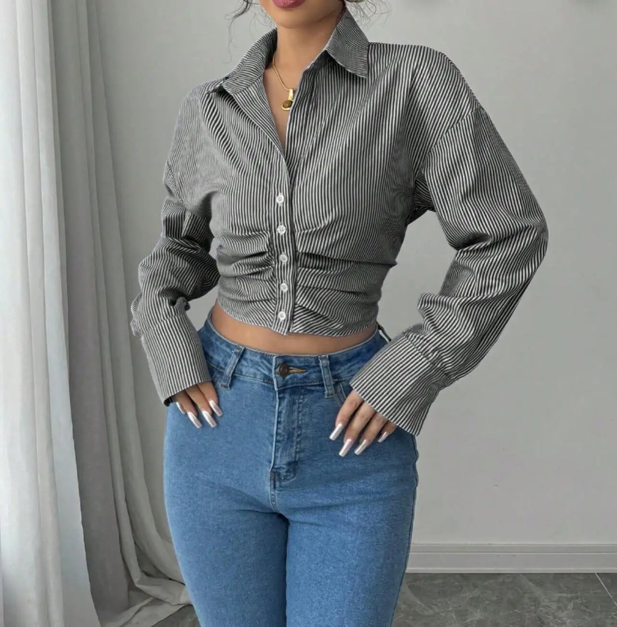 Trevino חולצת פסים קרופ מחויטת